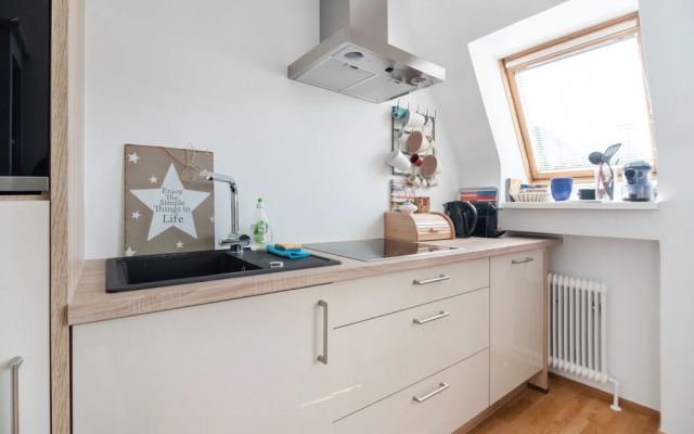 Quiet Penthouse apartment close to Stadthalle