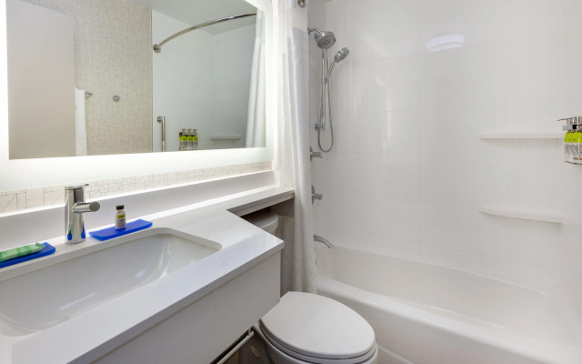 Holiday Inn Express NYC Brooklyn - Sunset Park by IHG