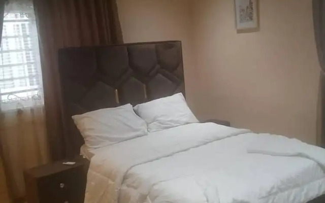 Claramojisola - Eunice Apartments