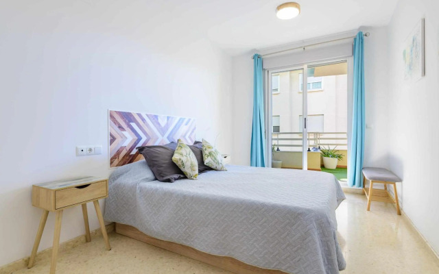 Apart Port Arenal con terraza y piscina