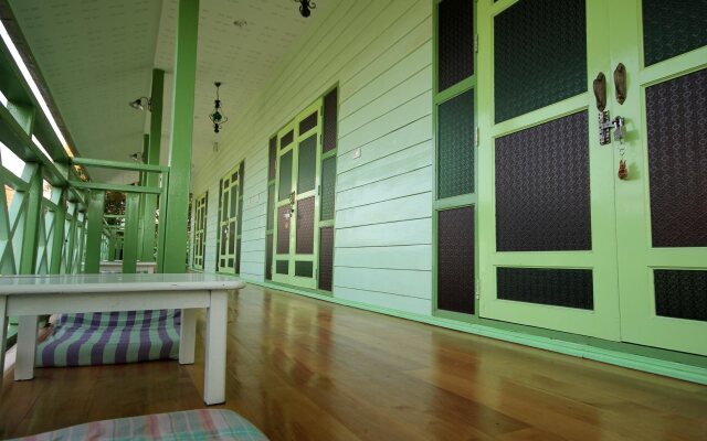 Baanrak Amphawa Homestay