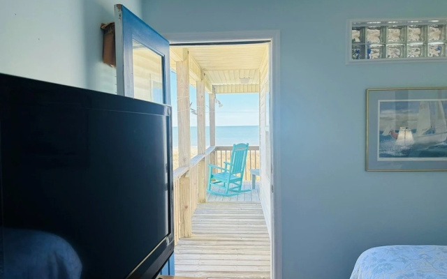 Clamelot 4 Bedroom Home by RedAwning