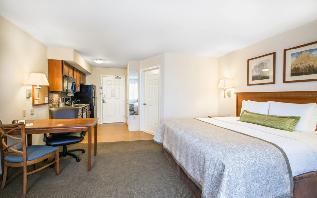 Candlewood Suites Pittsburgh Cranberry by IHG