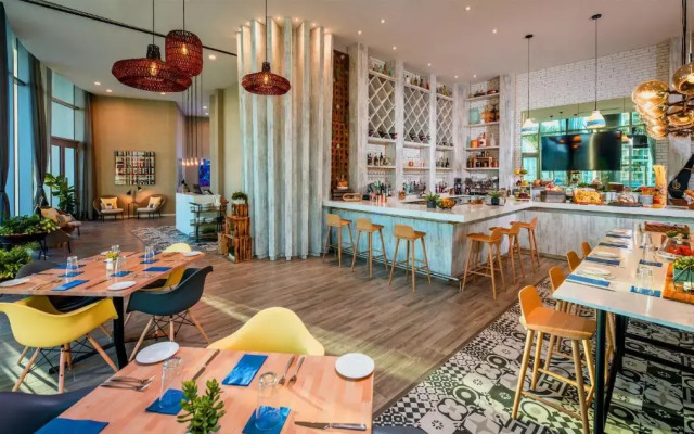 Hyde Beach Condos by Ammos VR