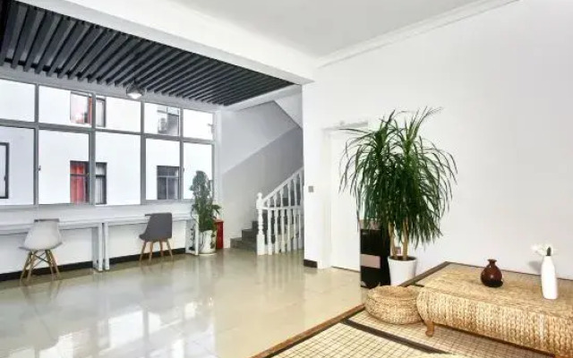 Cloud Dream And Flowers Hotel