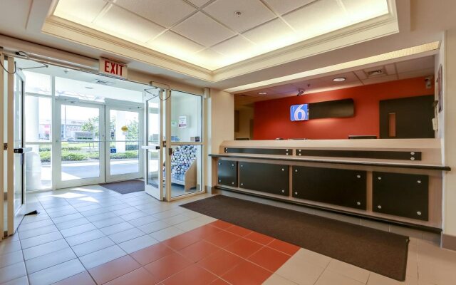 Motel 6 Toronto Mississauga