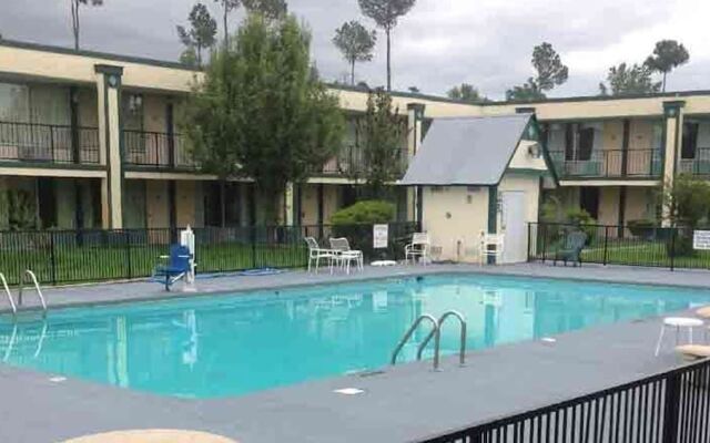 Super Inn & Suites by OYO Milledgeville