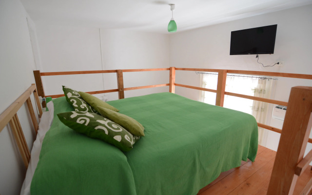B&B Tecla