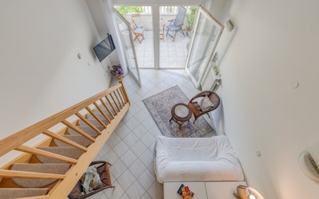 Beachfront Apartment With Balcony and Parking