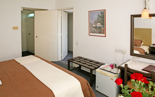 Navarria Hotel