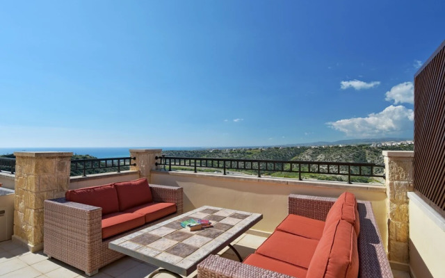 Stunning 3 bedroom villa 'BZ01' with private pool, stunning views, communal pool and resort facilities, Zephyros Village on Aphrodite Hills Re