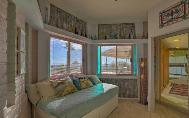 Tucson Retreat w/ Superb Mountain Views & Pool!