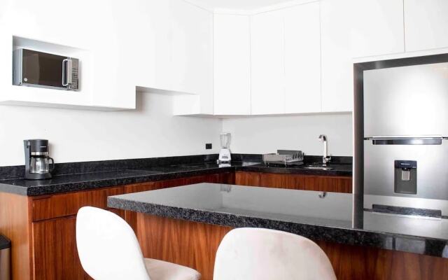 Condo Lt By Trvl2Hm