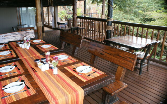 Ndiza Lodge & Cabanas