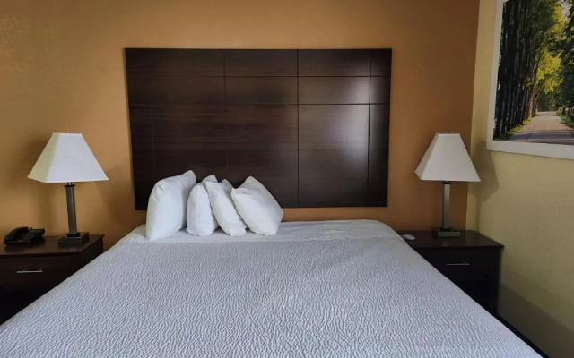 Days Inn & Suites Pasadena
