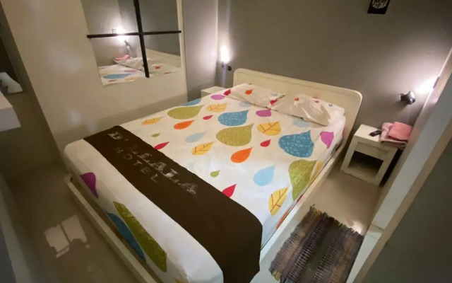 Capital O 93450 Hotel D'lala