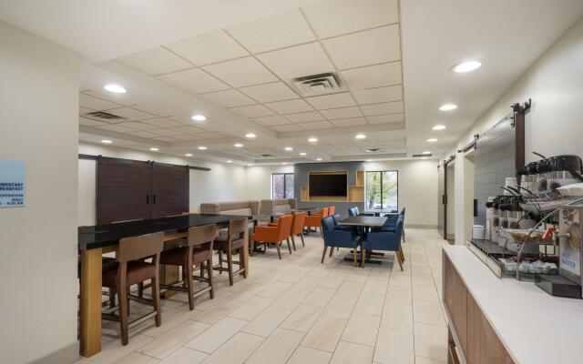 Holiday Inn Express Hotel & Suites Louisville East by IHG