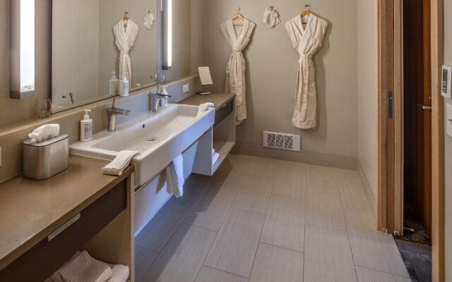 Island Inn at 123 West