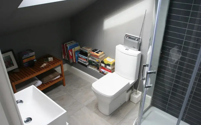 Modern Wandsworth Home By East Putney Station