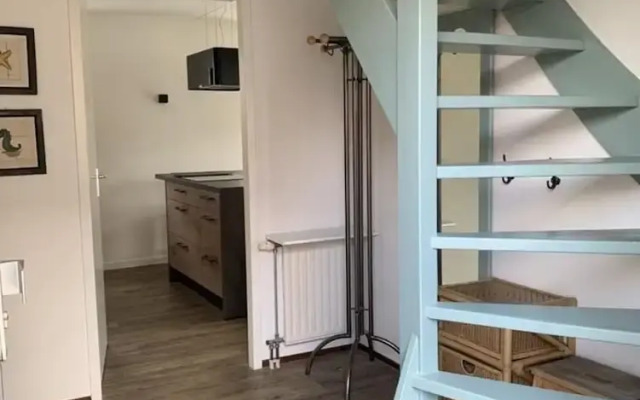 Spacious Bungalow Near Water