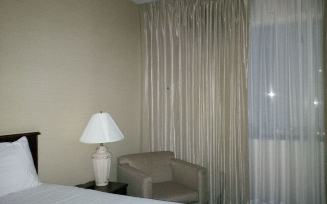 Maron Hotel & Suites