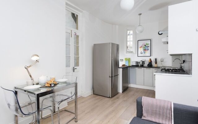 Stunning 1BR Kings Cross Flat!