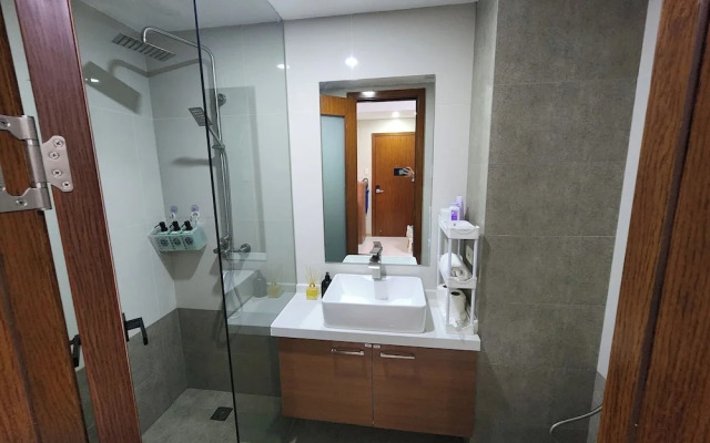 Cozy 1BR Condo in Mandaluyong City With City Skyline View