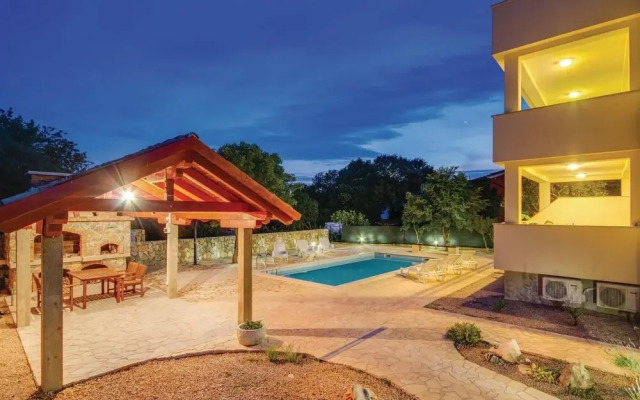 Awesome Home in Pinezici With Wifi and 2 Bedrooms