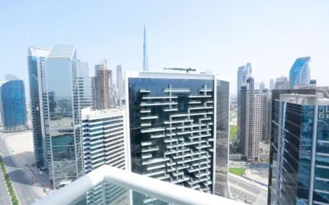 Damac Maison Prive - Deluxe Studio with Burj-Khalifa View