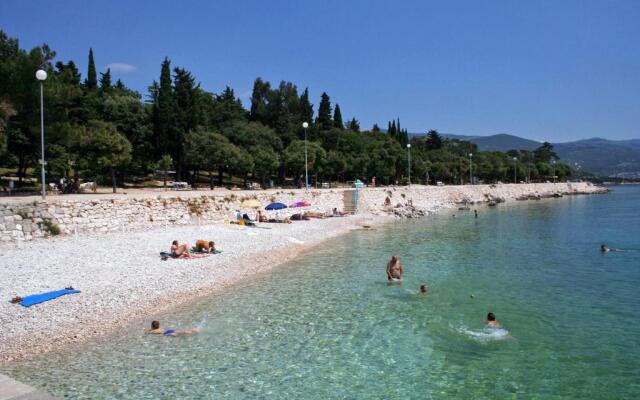 Apartments with a parking space Novi Vinodolski - 18855