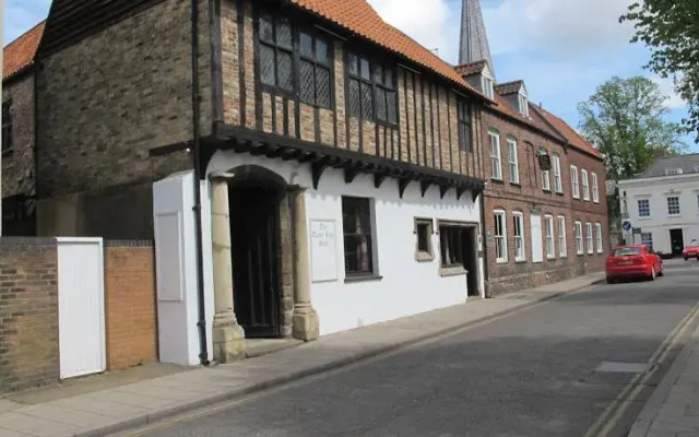 Tudor Rose Hotel