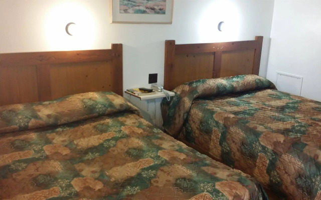 Pleasant Manor Motel
