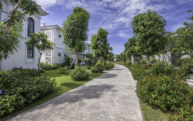 Melia Vinpearl Cam Ranh Beach Resort