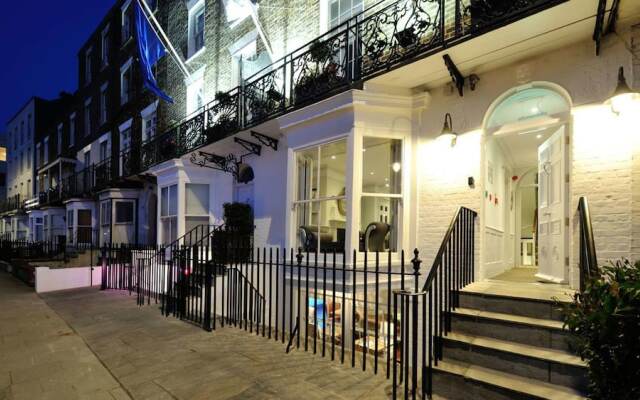 The Crescent Victoria Hotel