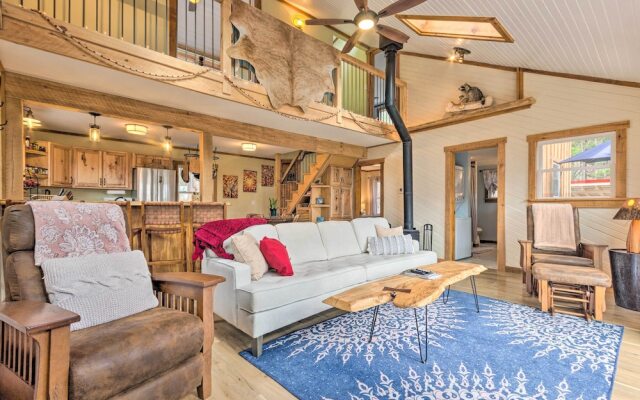 Hendersonville Cabin w/ Hot Tub, Views & Fire Pit!