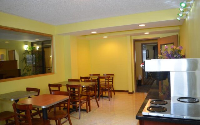 Days Inn Harriman Near Woodbury Commons Outlets