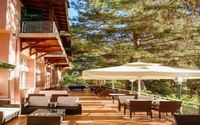 New Helvetia Hotel