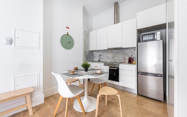 Vibrant Porto Apartments - Heroismo's Metro