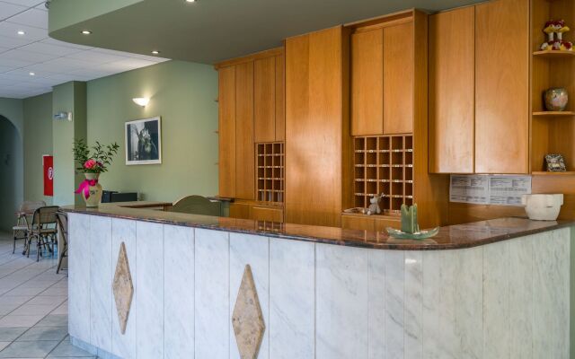 Alamis Hotel & Apartments