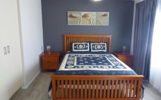 Deepwater Cove Unit 1, 68 Lower Gay Tce Bulcock Beach – Guest Rooms – Caloundra