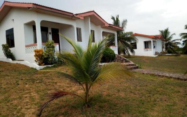 Brenu Beach Lodge