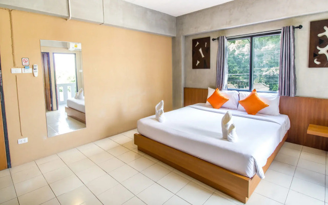 B2 Santitham (Wat Jed Yod) Boutique & Budget Hotel