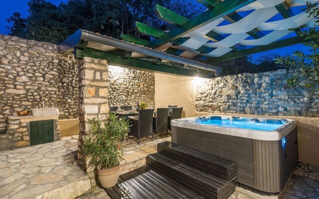 Pet-friendly Holiday Home in Sukošan with Hot Tub