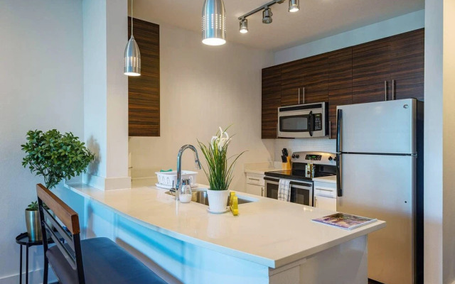 FRONTDESK NoHo Flats at North Hyde Park Apts Tampa