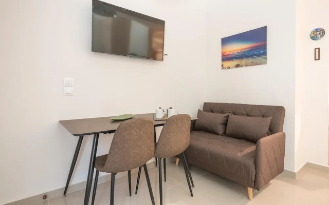 Cozy Acropolis Studio by Cloudkeys