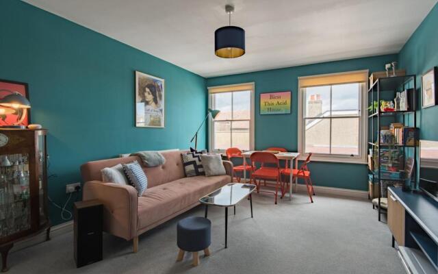 Blackhorse Loft - spacious apartment by the sea