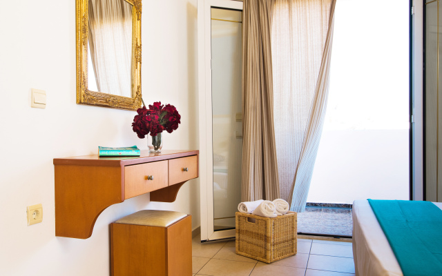 Yiannis Manos Hotel