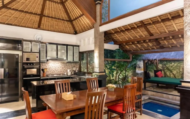 Villa Tunjung Batubelig 4 bedrooms