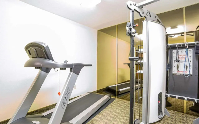 Econo Lodge Inn And Suites