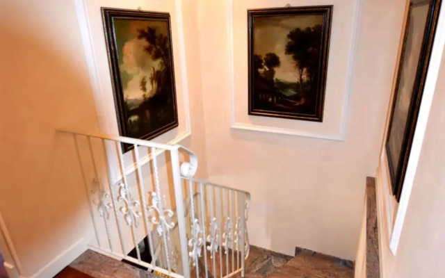 Luxurious Villa in Lombardy with Garden & Hot Tub